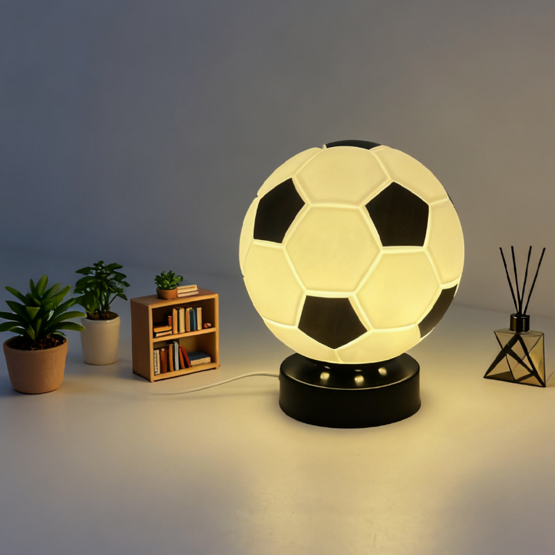 Home Decor Glass - โคมไฟตั้งโต๊ะ LED รูปทรงฟุตบอล ดีไซน์สร้างสรรค์ ของขวัญสุดหรู สำหรับปีใหม่