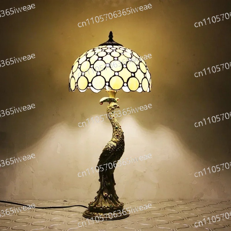 Home Decor Glass - โคมไฟข้างเตียงสำหรับห้องนั่งเล่น ห้องนอน ตกแต่งบ้าน โคมไฟตั้งโต๊ะสไตล์ทิฟฟานี่ลายยูง โคมไฟตั้งโต๊ะ LED