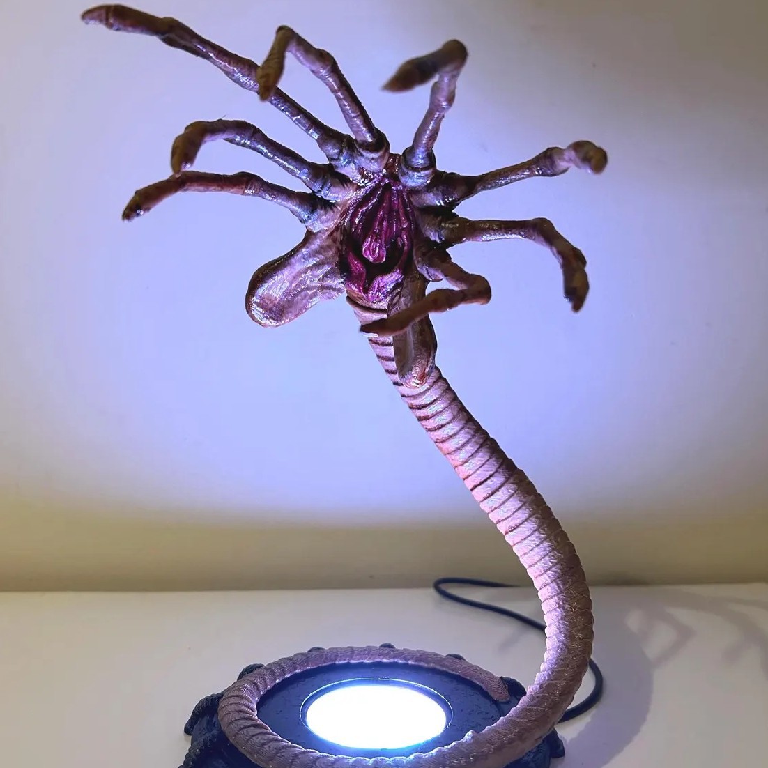 Home Decor Inspo - โคมไฟ Alien Facehugger ไฟกลางคืน, ไฟกระพริบตกแต่งฟักทองฮาโลวีนพร้อมไฟ LED,